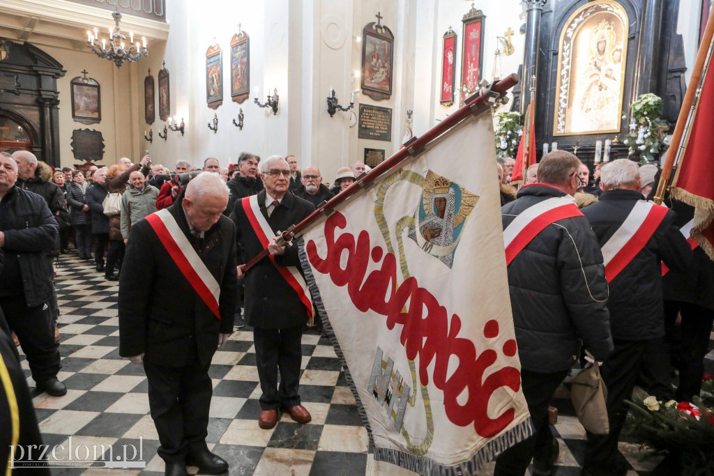 Powstańcy przy klasztorze w Czernej