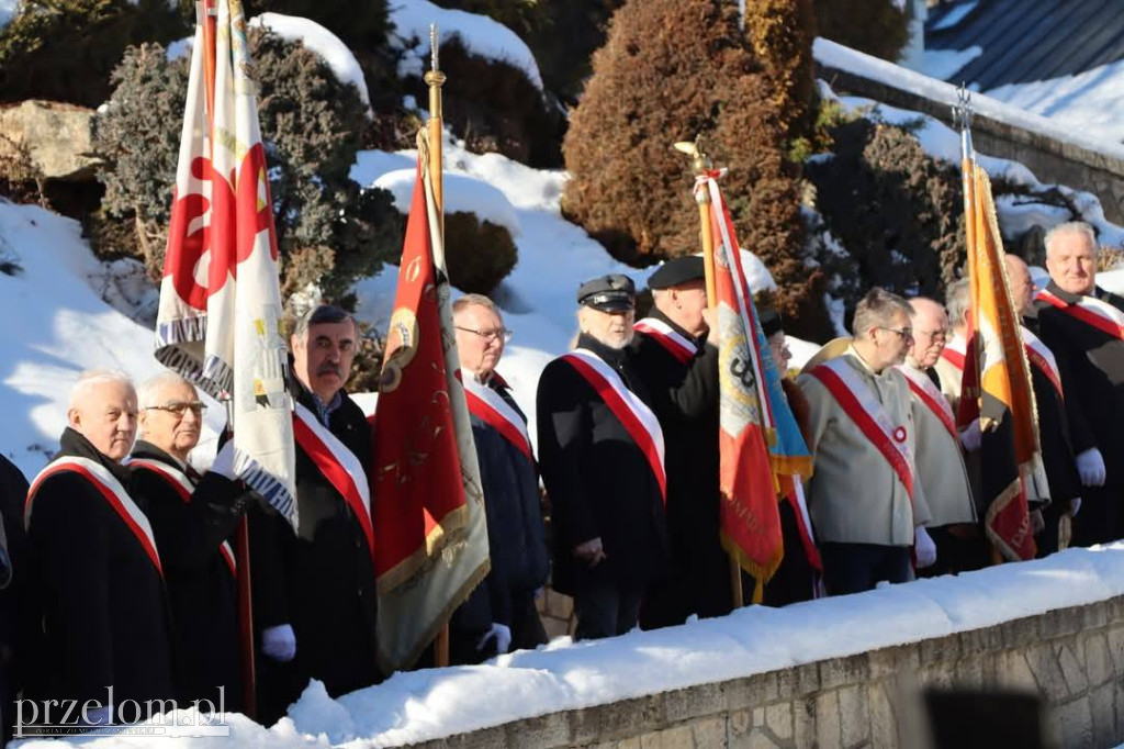 Powstańcy przy klasztorze w Czernej