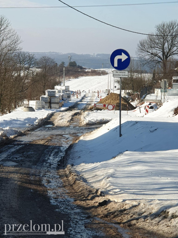 Trwa budowa drogi do zamku w Rudnie