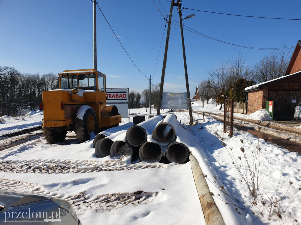 Trwa budowa drogi do zamku w Rudnie