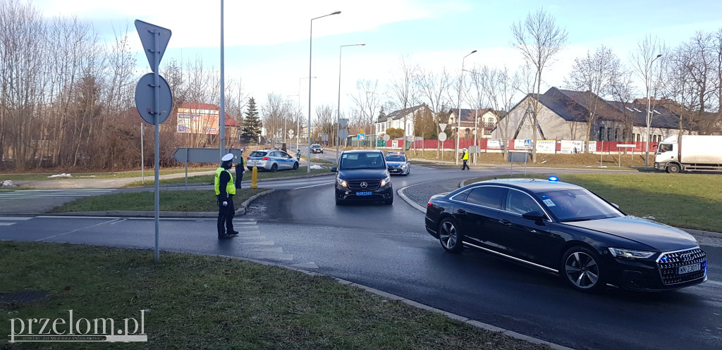 Delegacje przejeżdżają przez Chrzanów