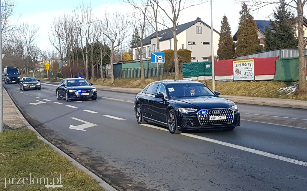 Delegacje przejeżdżają przez Chrzanów