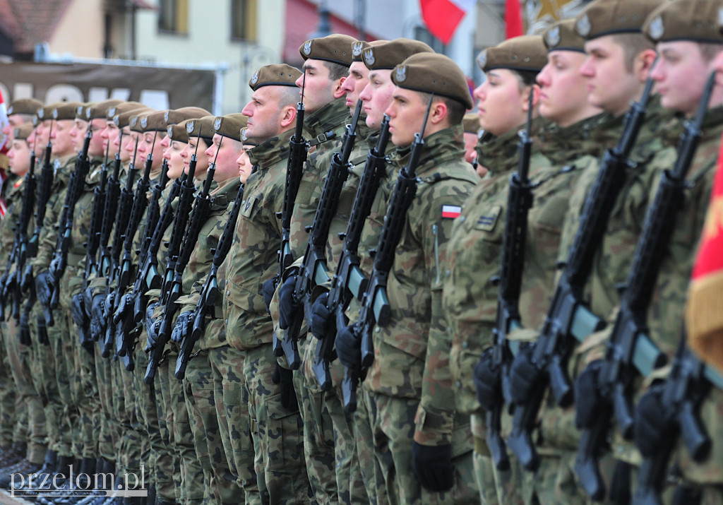 Przysięga żołnierzy WOT na Rynku w Trzebini