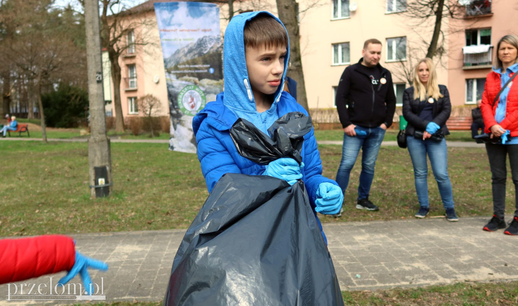 Sprzątanie lasu z PTT o/Chrzanów