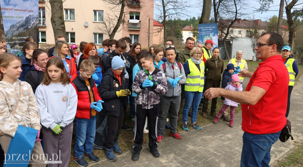 Sprzątanie lasu z PTT o/Chrzanów