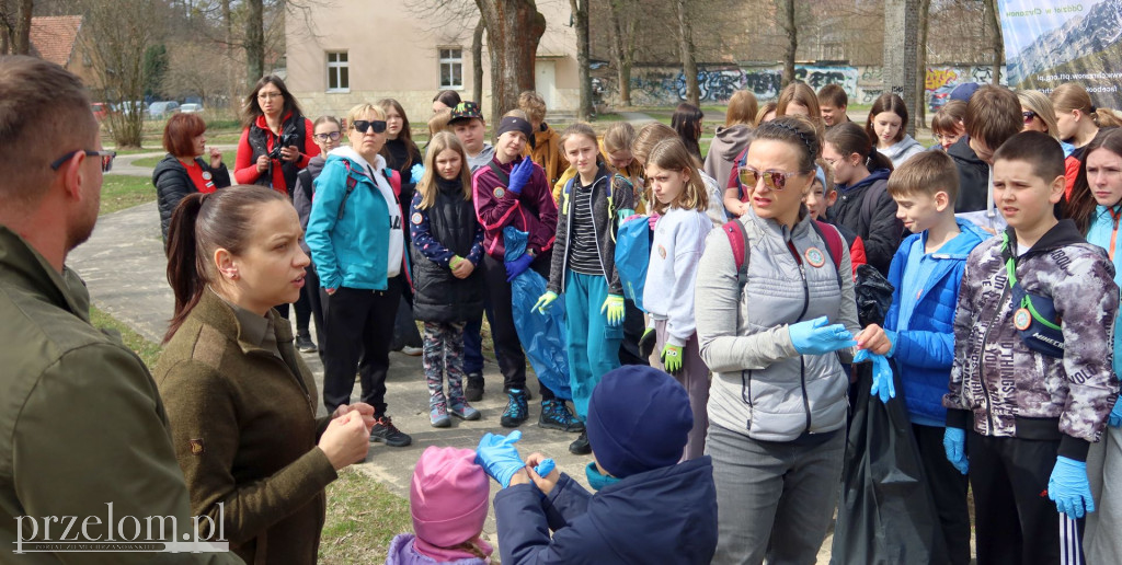 Sprzątanie lasu z PTT o/Chrzanów