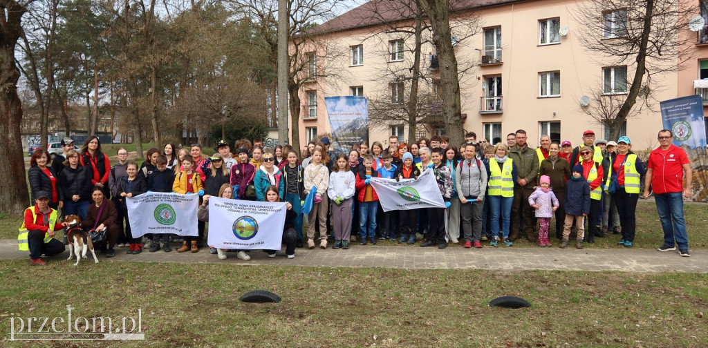 Sprzątanie lasu z PTT o/Chrzanów
