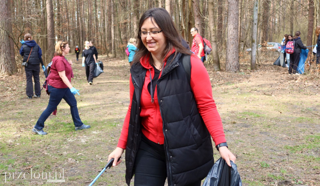 Sprzątanie lasu z PTT o/Chrzanów