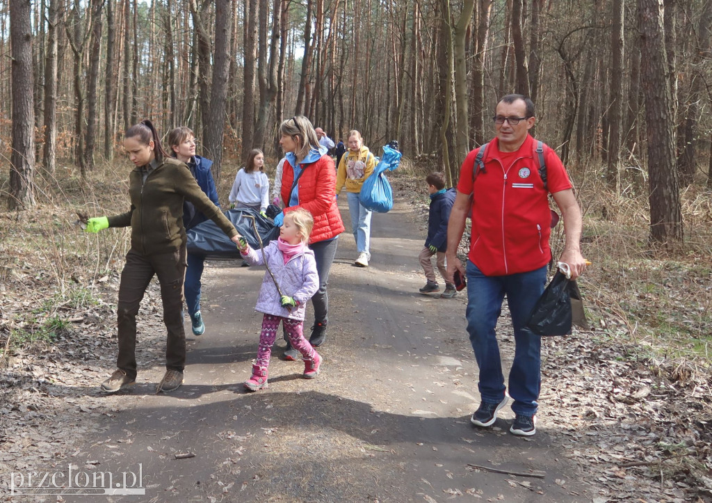 Sprzątanie lasu z PTT o/Chrzanów