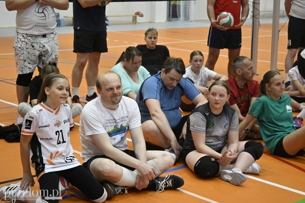 Charytatywny Turniej Piłki Siatkowej w Krzeszowicach - 10.05.2025