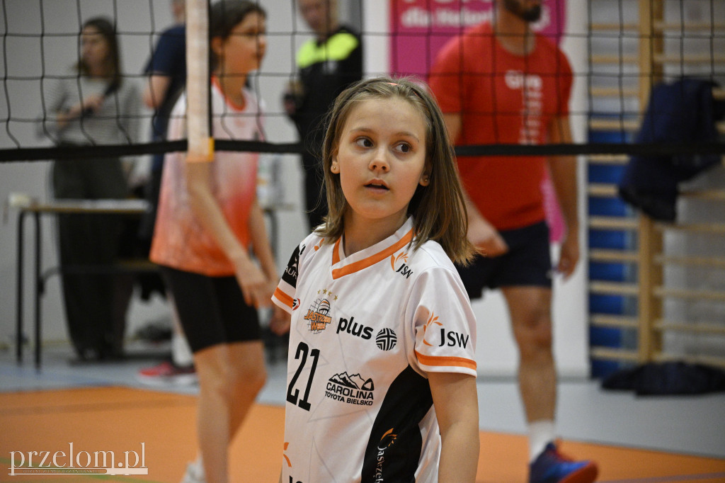 Charytatywny Turniej Piłki Siatkowej w Krzeszowicach - 10.05.2025