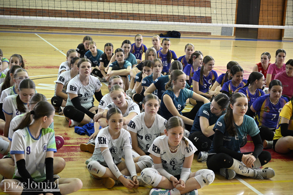 Turniej Młodziczek w Piłce Siatkowej - 11.05.2025