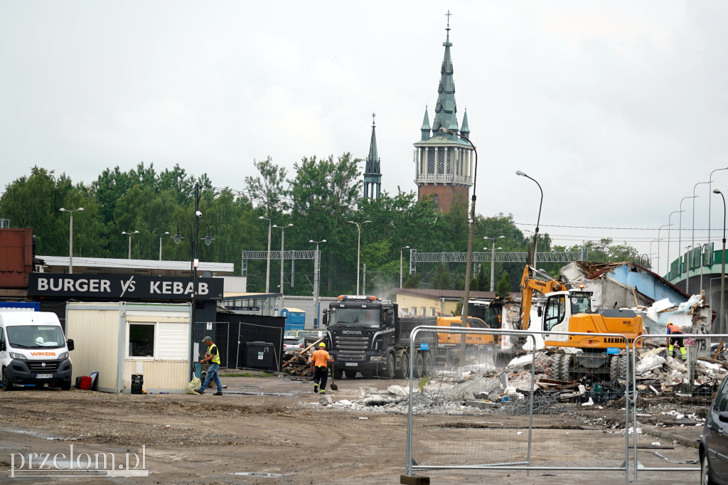 Wyburzenia koło dworca PKP w Trzebini