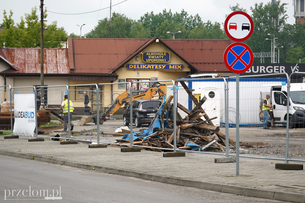 Wyburzenia koło dworca PKP w Trzebini