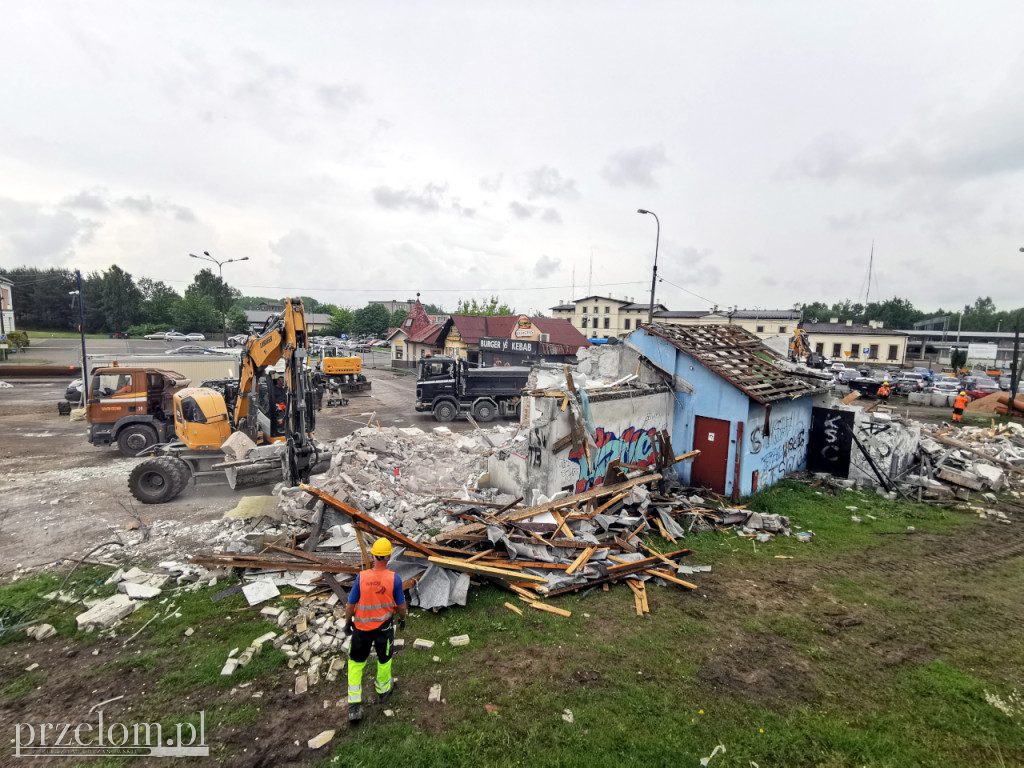 Wyburzenia koło dworca PKP w Trzebini