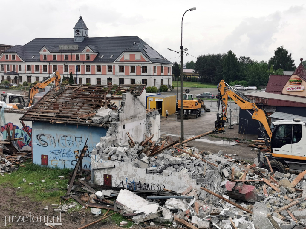 Wyburzenia koło dworca PKP w Trzebini