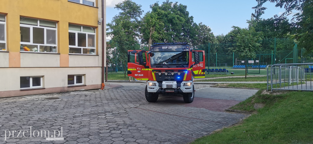 Nastolatek spadł z dachu w Zalasiu