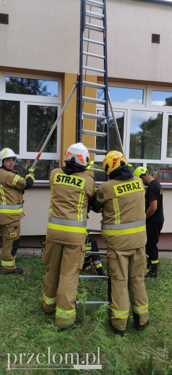 Nastolatek spadł z dachu w Zalasiu