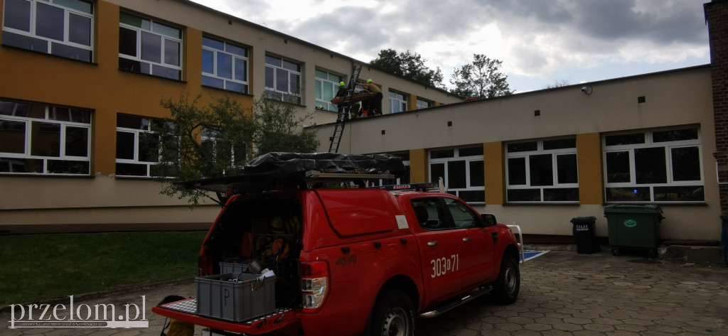 Nastolatek spadł z dachu w Zalasiu