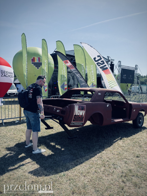 American Cars Mania - blask chromu, ryk silników