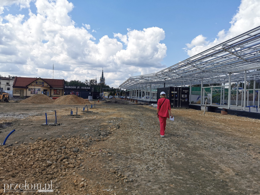 Budowa centrum przesiadkowego w Trzebini na półmetku