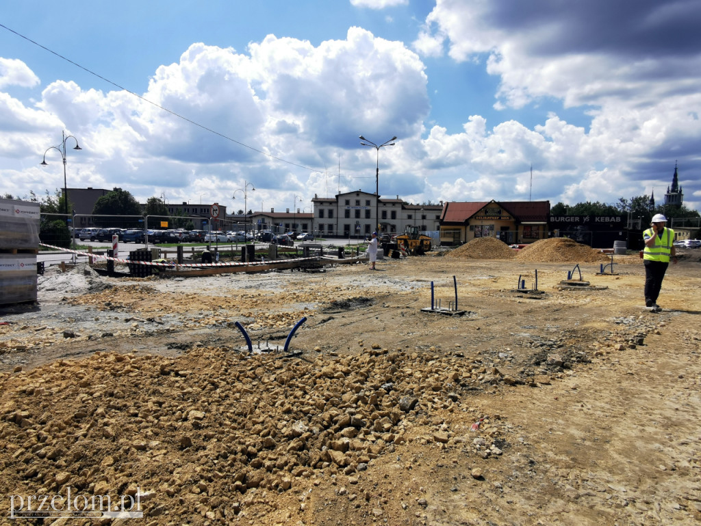 Budowa centrum przesiadkowego w Trzebini na półmetku
