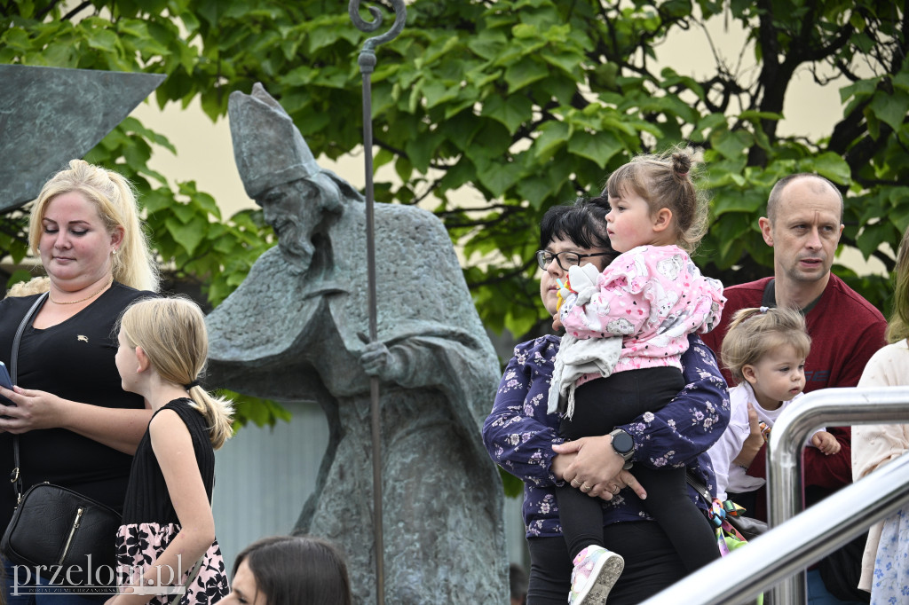 „Oto on!” – uliczny spektakl familijny w nurcie Nowego Cyrku - 03.08.2025