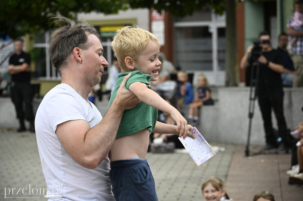 „Oto on!” – uliczny spektakl familijny w nurcie Nowego Cyrku - 03.08.2025