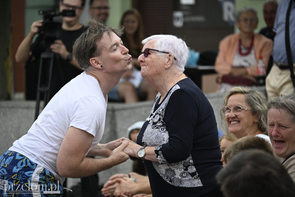 „Oto on!” – uliczny spektakl familijny w nurcie Nowego Cyrku - 03.08.2025