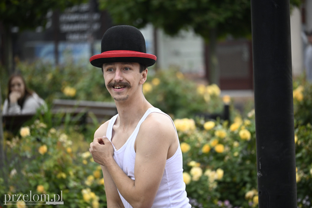„Oto on!” – uliczny spektakl familijny w nurcie Nowego Cyrku - 03.08.2025