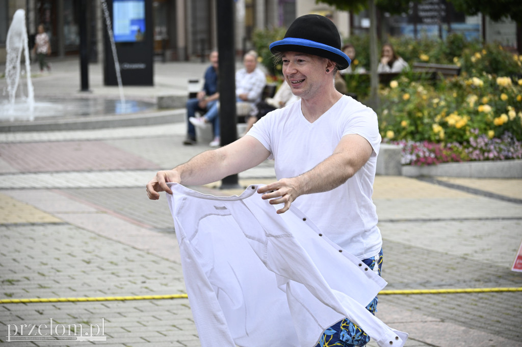 „Oto on!” – uliczny spektakl familijny w nurcie Nowego Cyrku - 03.08.2025