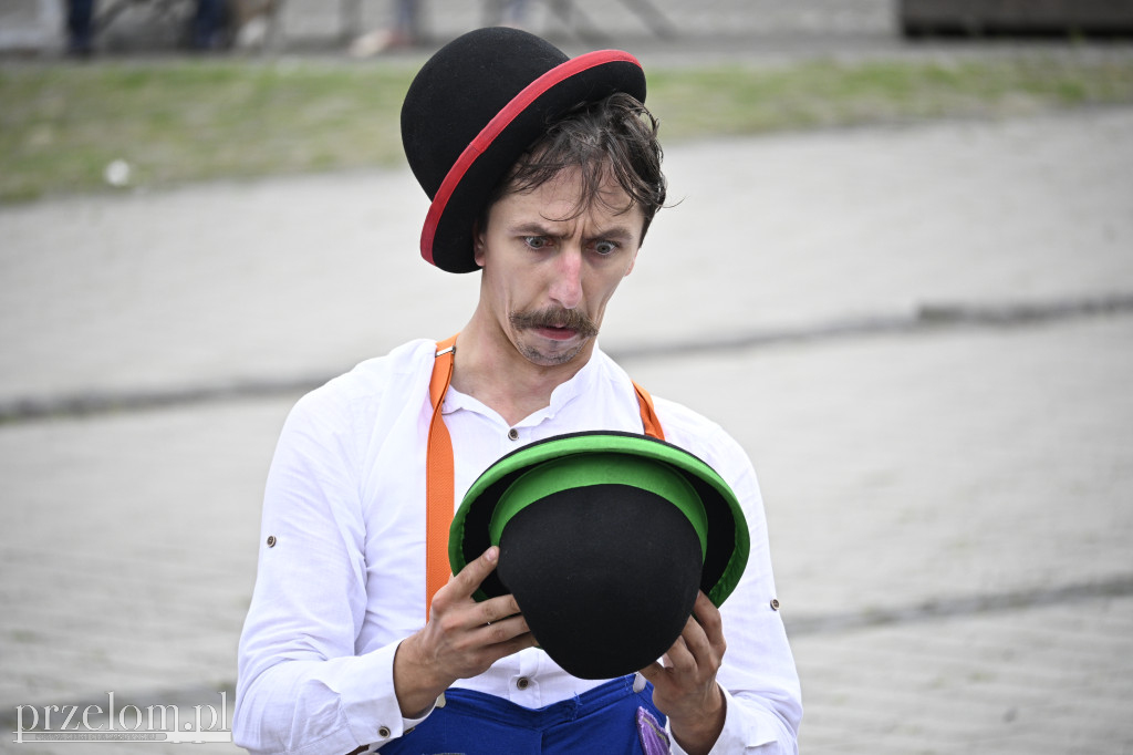 „Oto on!” – uliczny spektakl familijny w nurcie Nowego Cyrku - 03.08.2025