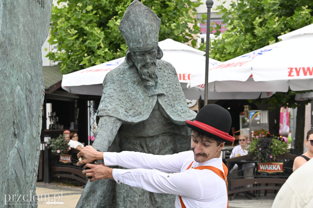 „Oto on!” – uliczny spektakl familijny w nurcie Nowego Cyrku - 03.08.2025