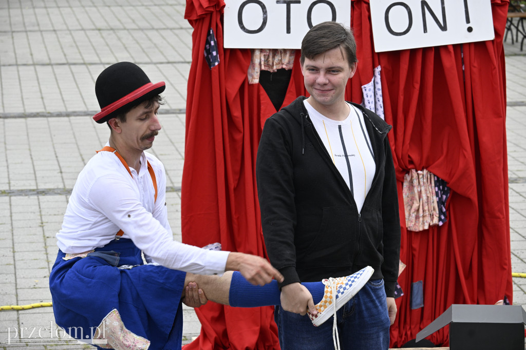 „Oto on!” – uliczny spektakl familijny w nurcie Nowego Cyrku - 03.08.2025