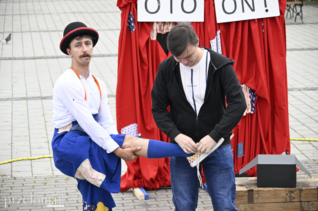 „Oto on!” – uliczny spektakl familijny w nurcie Nowego Cyrku - 03.08.2025