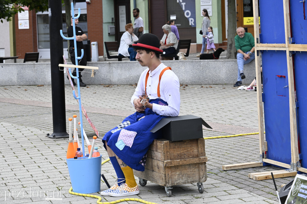 „Oto on!” – uliczny spektakl familijny w nurcie Nowego Cyrku - 03.08.2025