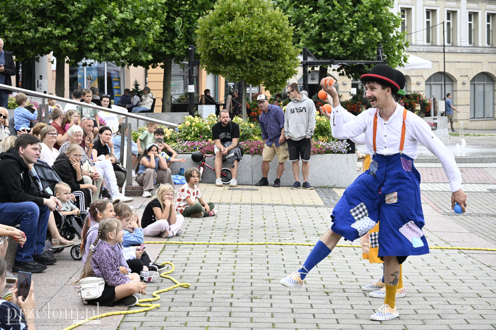 „Oto on!” – uliczny spektakl familijny w nurcie Nowego Cyrku - 03.08.2025