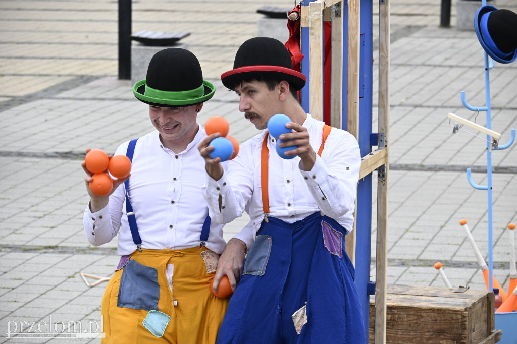 „Oto on!” – uliczny spektakl familijny w nurcie Nowego Cyrku - 03.08.2025