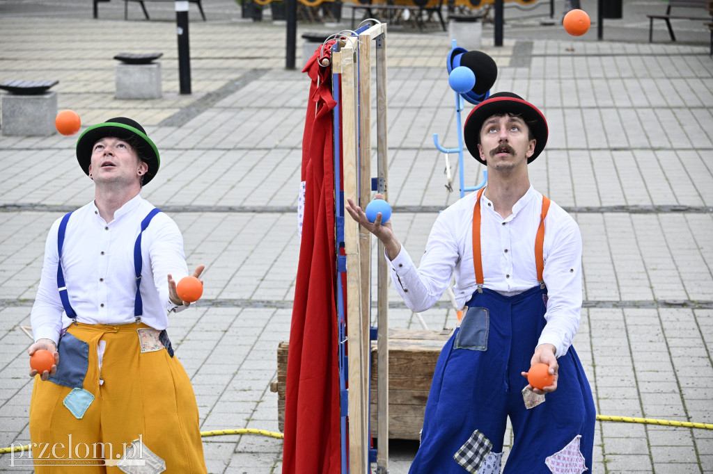 „Oto on!” – uliczny spektakl familijny w nurcie Nowego Cyrku - 03.08.2025