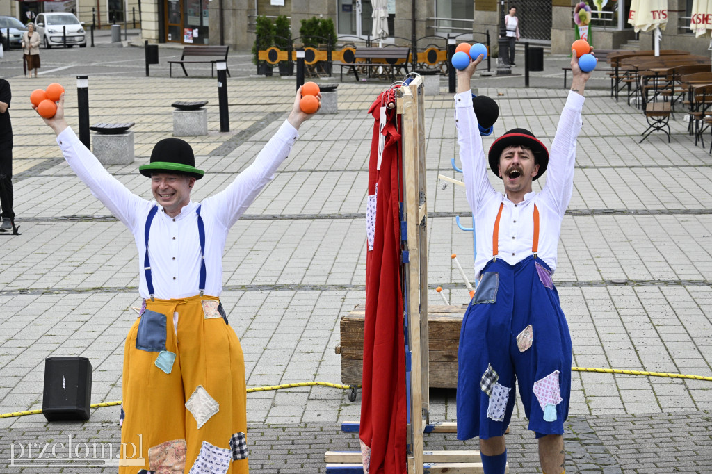 „Oto on!” – uliczny spektakl familijny w nurcie Nowego Cyrku - 03.08.2025