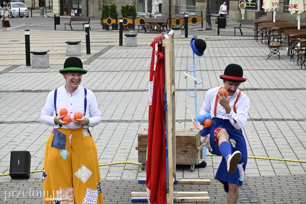 „Oto on!” – uliczny spektakl familijny w nurcie Nowego Cyrku - 03.08.2025