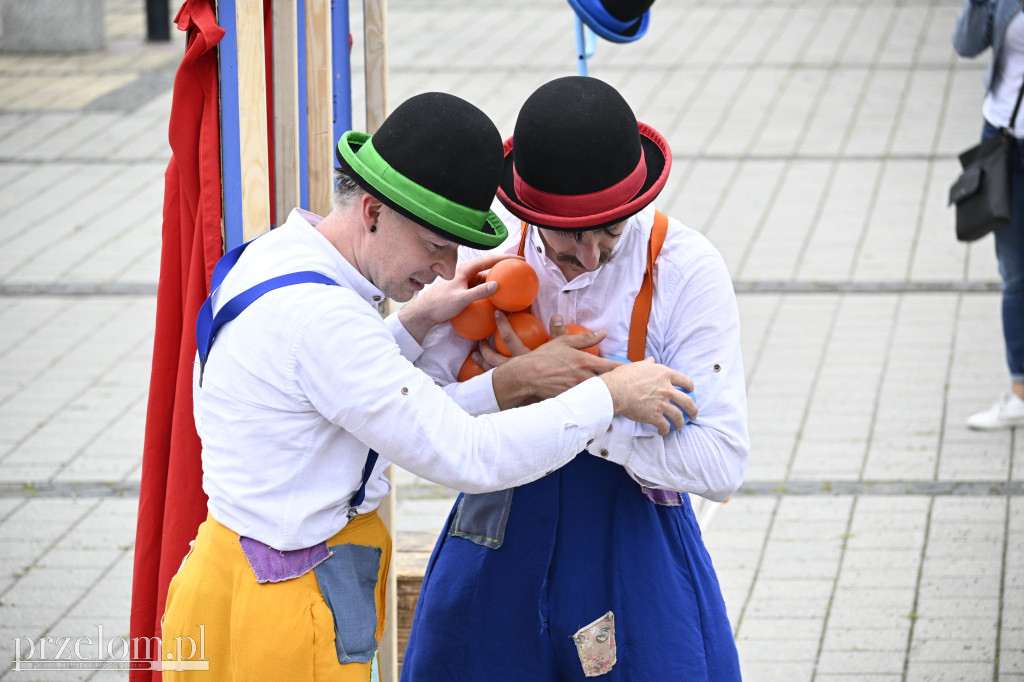 „Oto on!” – uliczny spektakl familijny w nurcie Nowego Cyrku - 03.08.2025