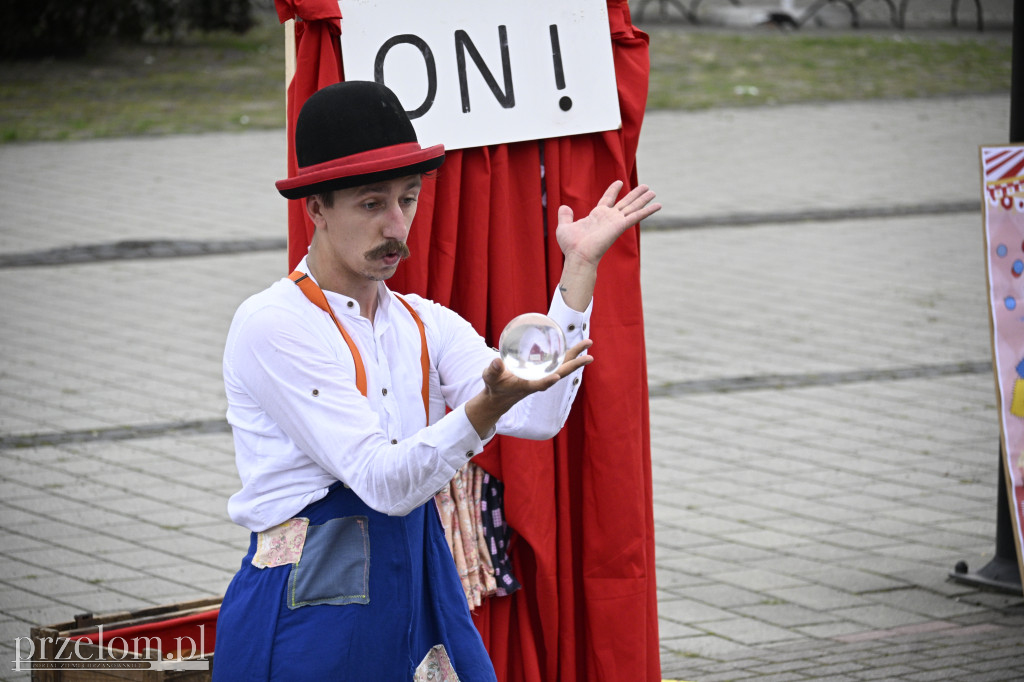 „Oto on!” – uliczny spektakl familijny w nurcie Nowego Cyrku - 03.08.2025