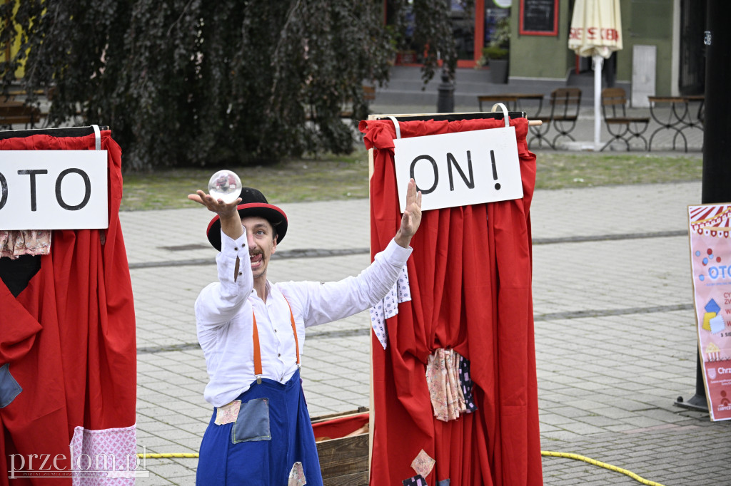 „Oto on!” – uliczny spektakl familijny w nurcie Nowego Cyrku - 03.08.2025