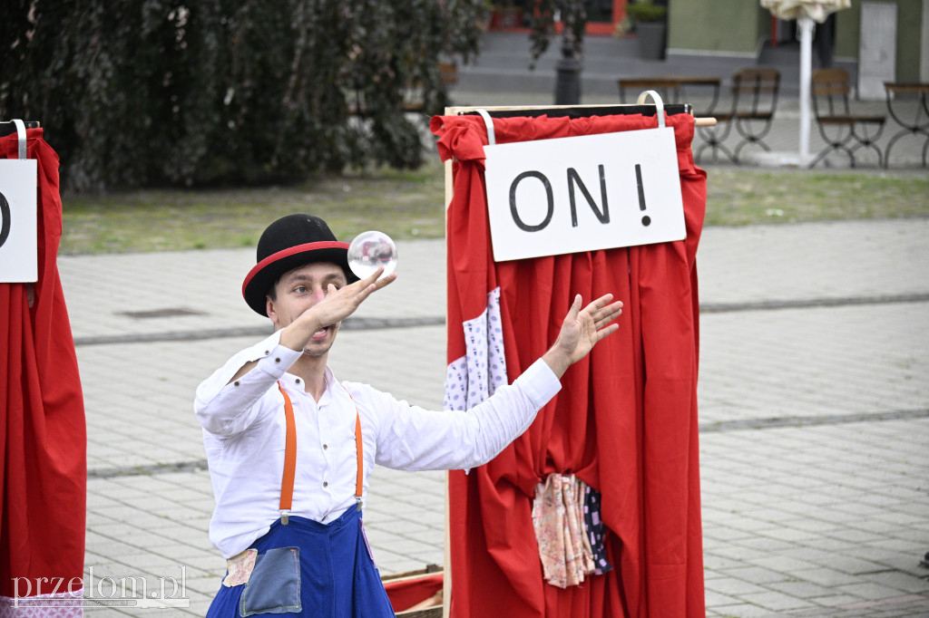 „Oto on!” – uliczny spektakl familijny w nurcie Nowego Cyrku - 03.08.2025