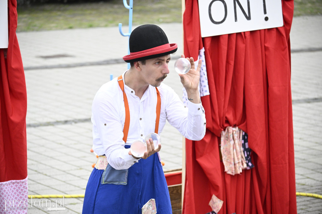 „Oto on!” – uliczny spektakl familijny w nurcie Nowego Cyrku - 03.08.2025