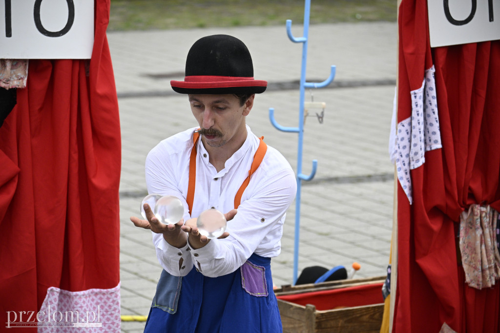 „Oto on!” – uliczny spektakl familijny w nurcie Nowego Cyrku - 03.08.2025