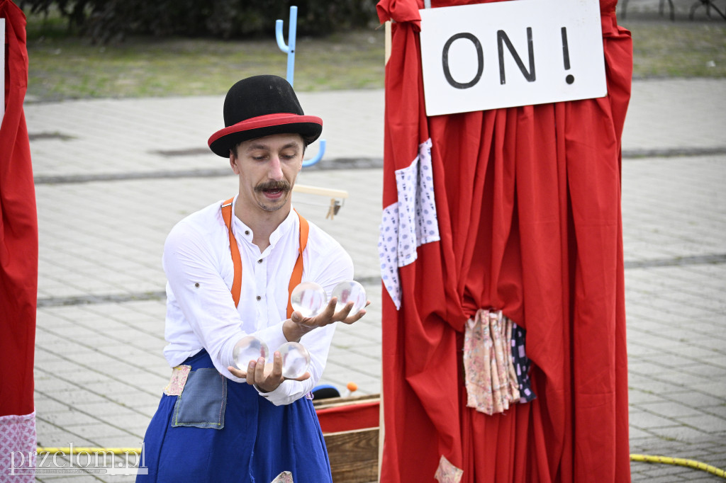 „Oto on!” – uliczny spektakl familijny w nurcie Nowego Cyrku - 03.08.2025
