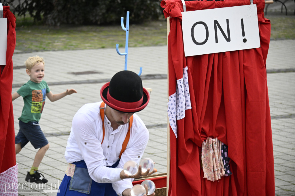 „Oto on!” – uliczny spektakl familijny w nurcie Nowego Cyrku - 03.08.2025
