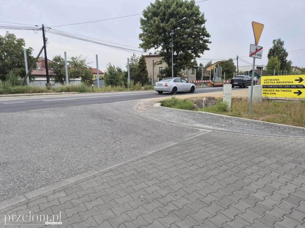 Budowa ronda na krajówce w Krzeszowicach